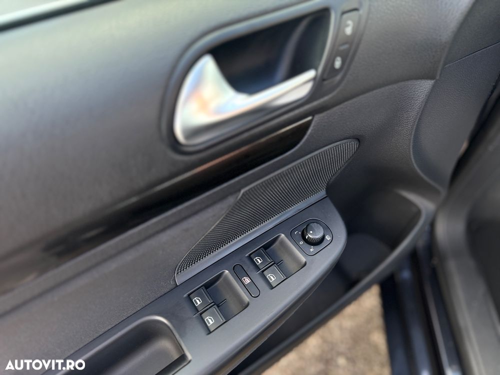 Volkswagen Golf 2.0 TDI DPF BlueMotion Technology Comfortline - 13