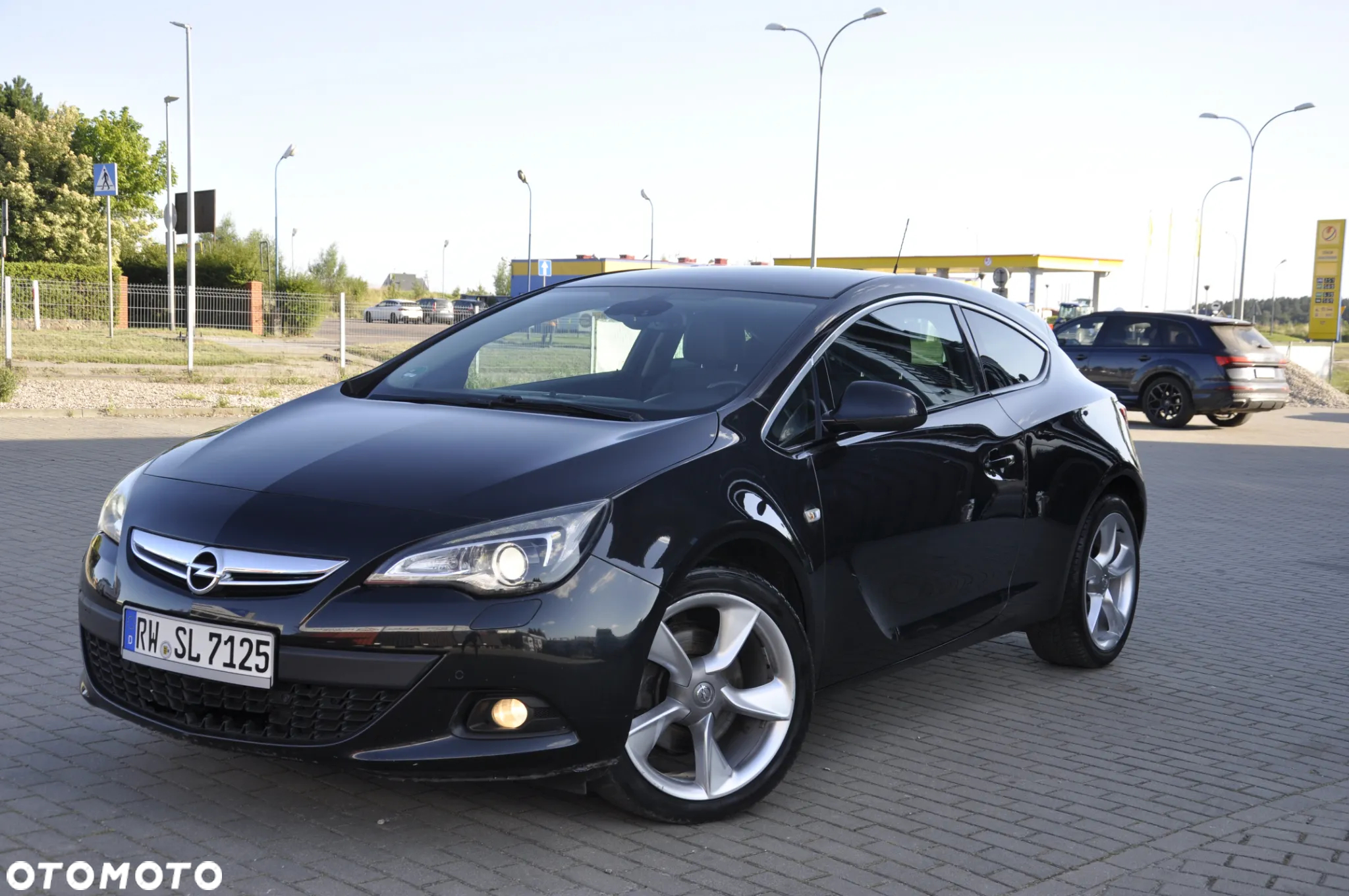 Opel Astra IV GTC 1.6 T Sport - 4