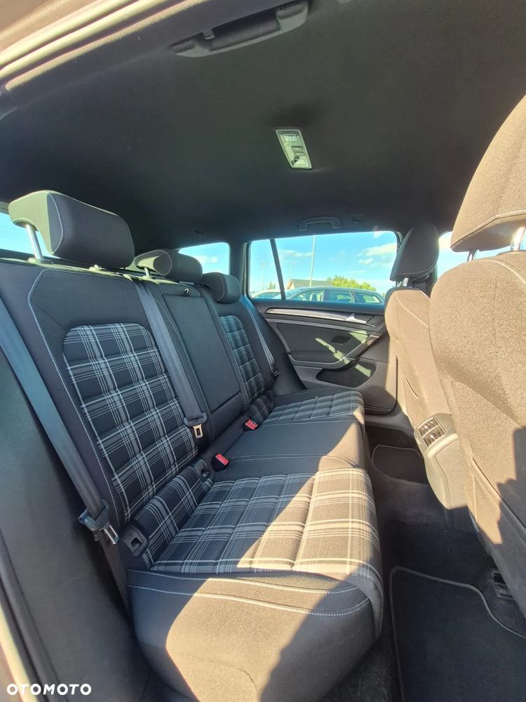 Volkswagen Golf - 14