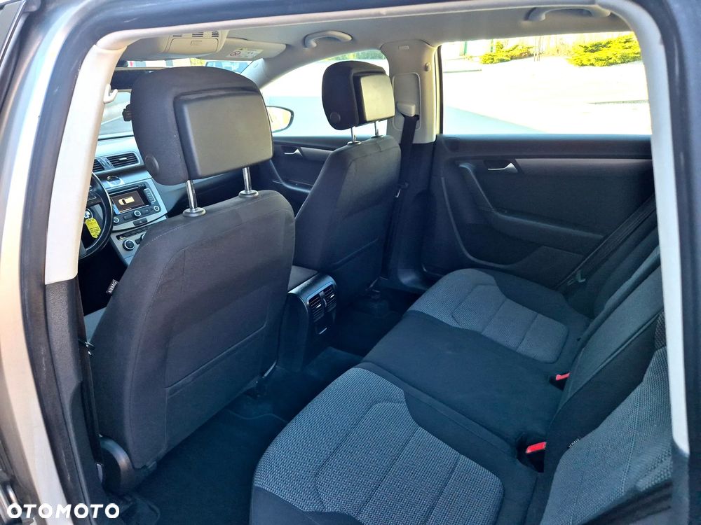 Volkswagen Passat 1.6 TDI BlueMotion Technology Comfortline - 29
