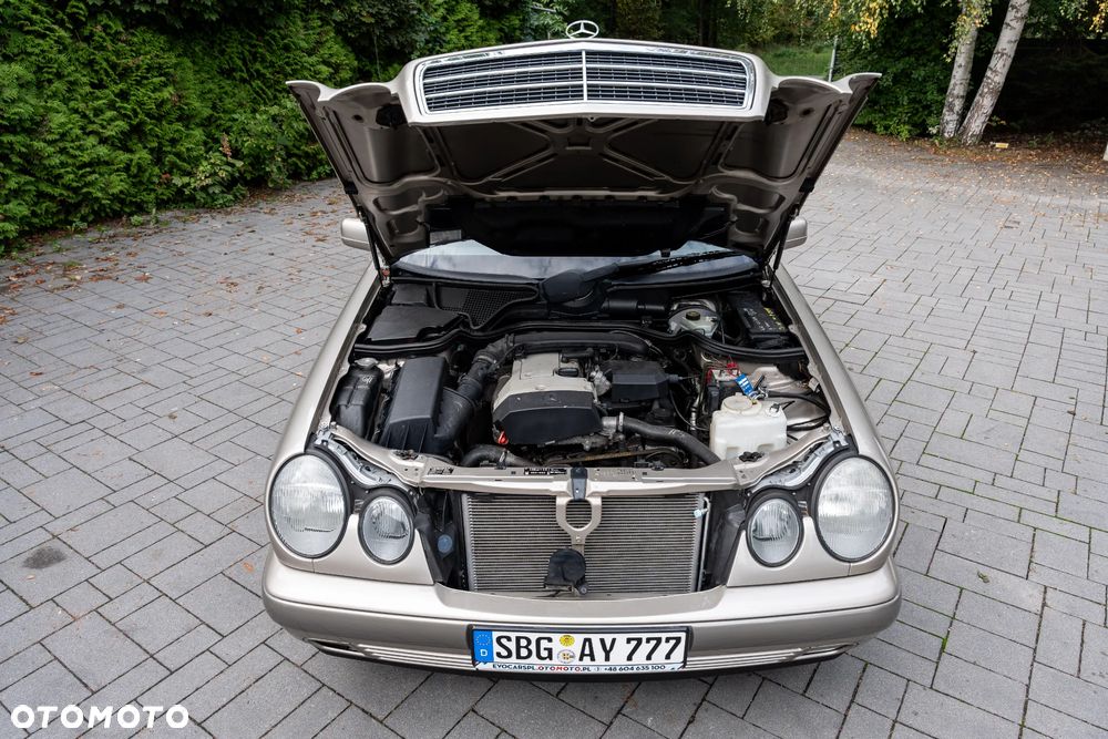 Mercedes-Benz Klasa E 200 - 16