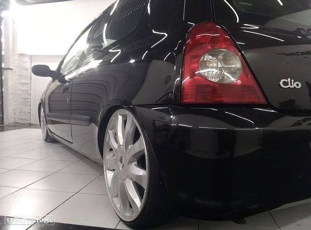 Renault Clio 1.5 dCi Dynamique S - 4