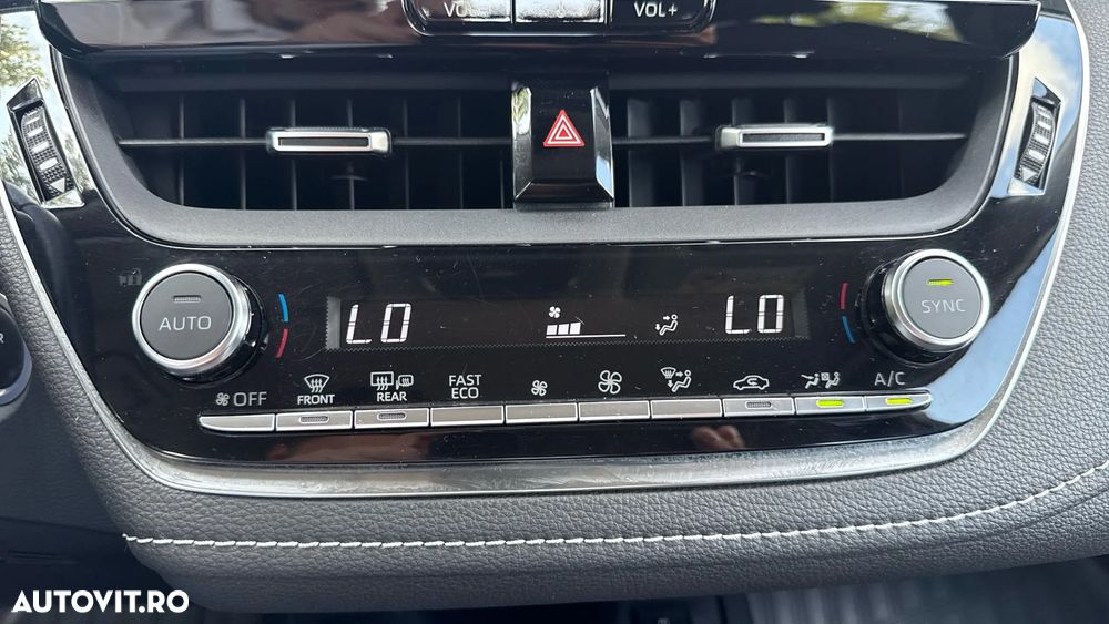 Toyota Corolla 1.8 HSD Business - 32