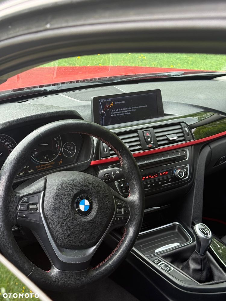 BMW Seria 3 328i M Sport - 8