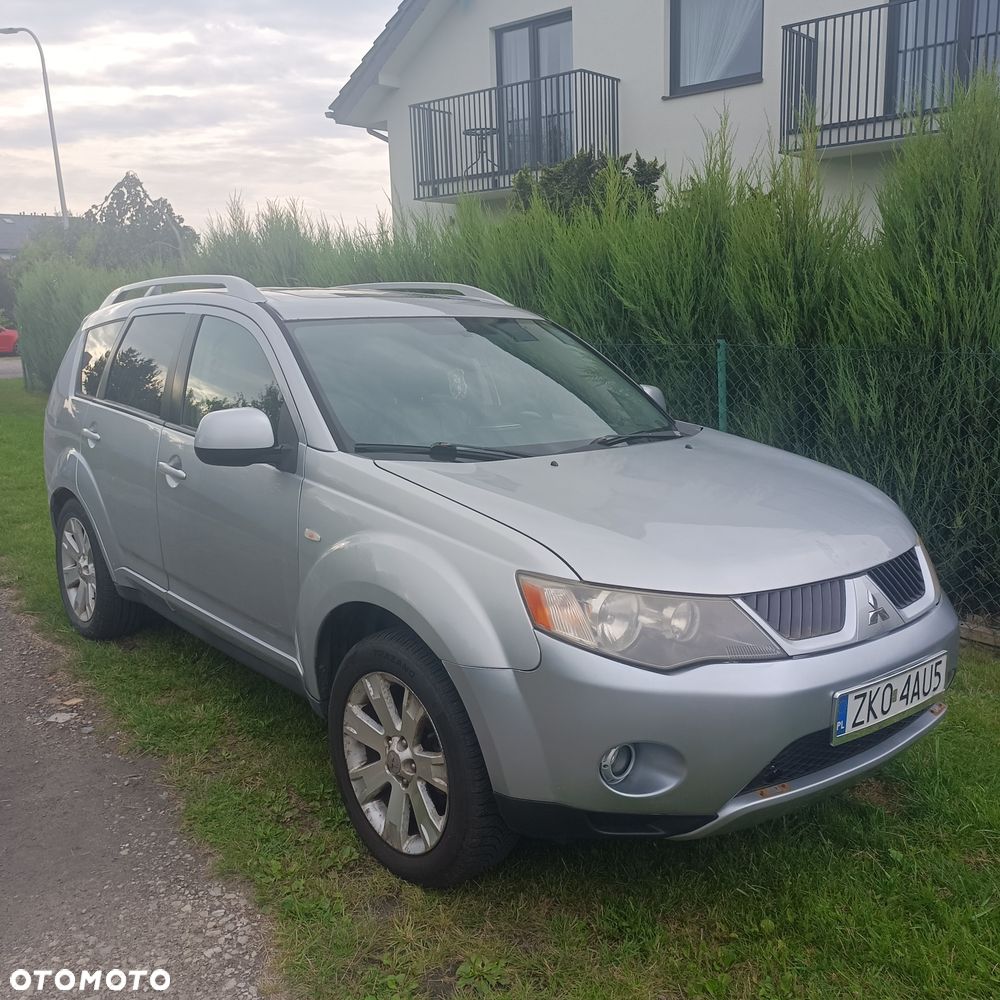 Mitsubishi Outlander - 1