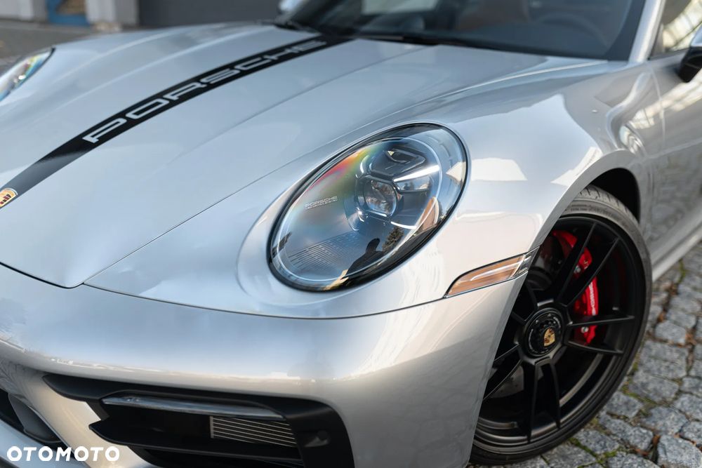 Porsche 911 Carrera GTS - 2