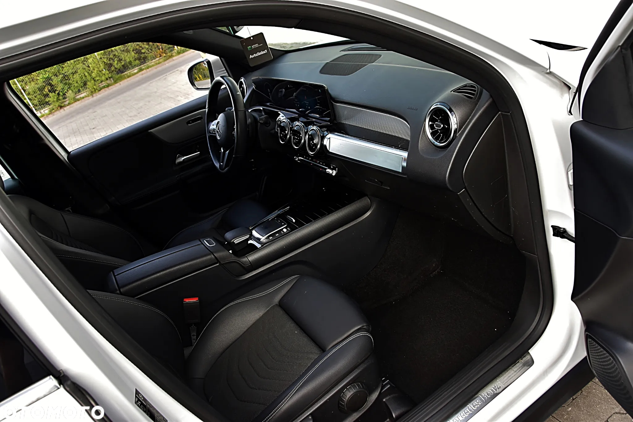 Mercedes-Benz GLB 200 7G-DCT - 19