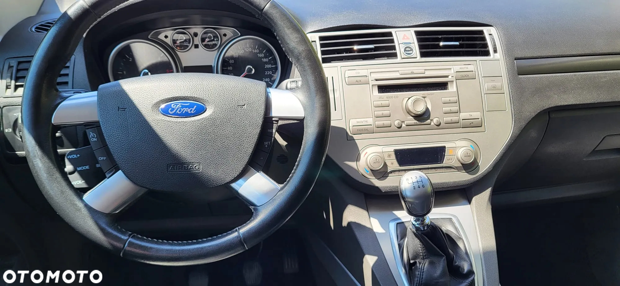 Ford Kuga 2.0 TDCi 2x4 SYNC - 6