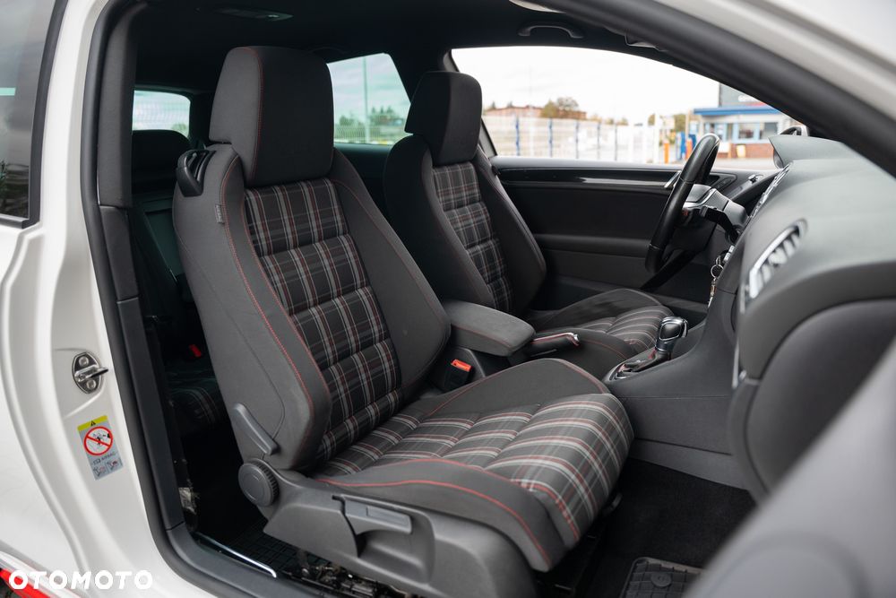 Volkswagen Golf 2.0 GTI DSG - 25