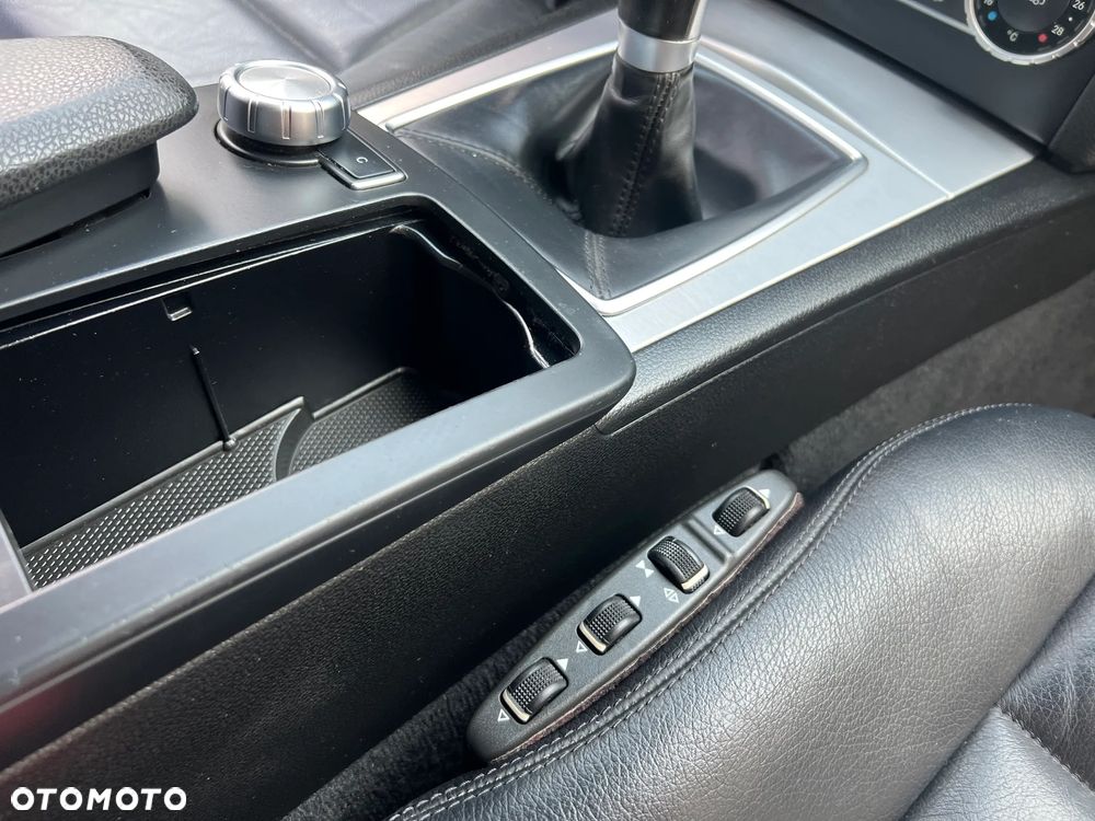 Mercedes-Benz Klasa C 220 CDI DPF (BlueEFFICIENCY) - 33