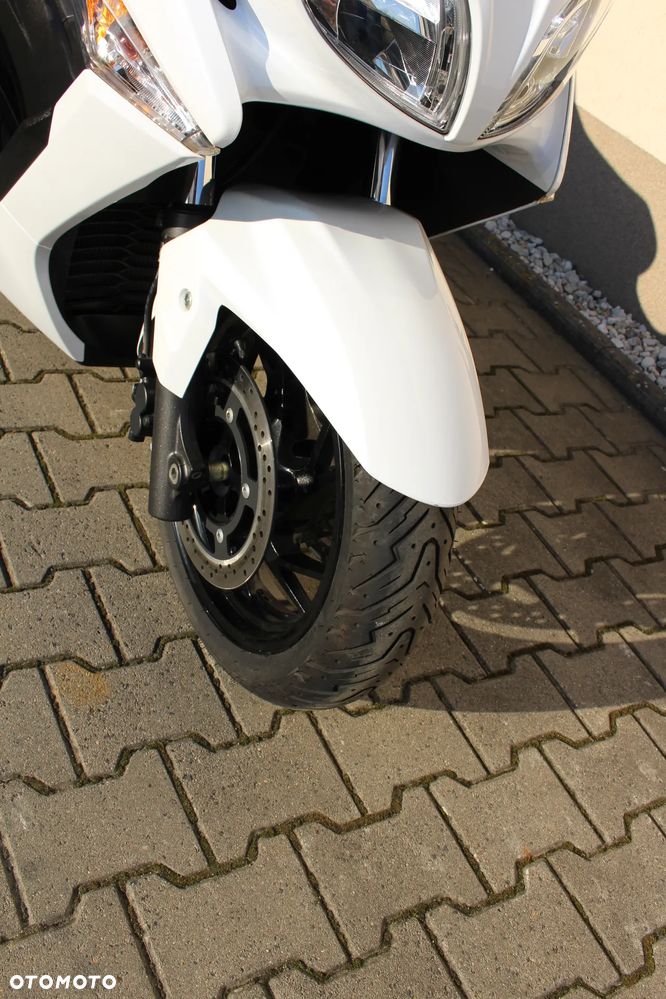 Suzuki Burgman - 15