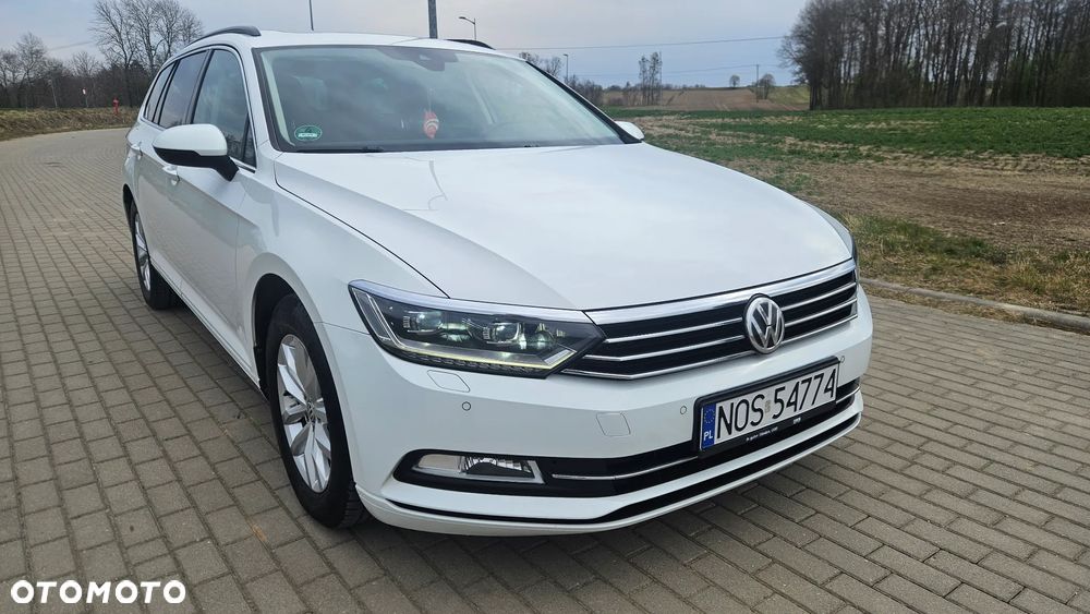 Volkswagen Passat - 1