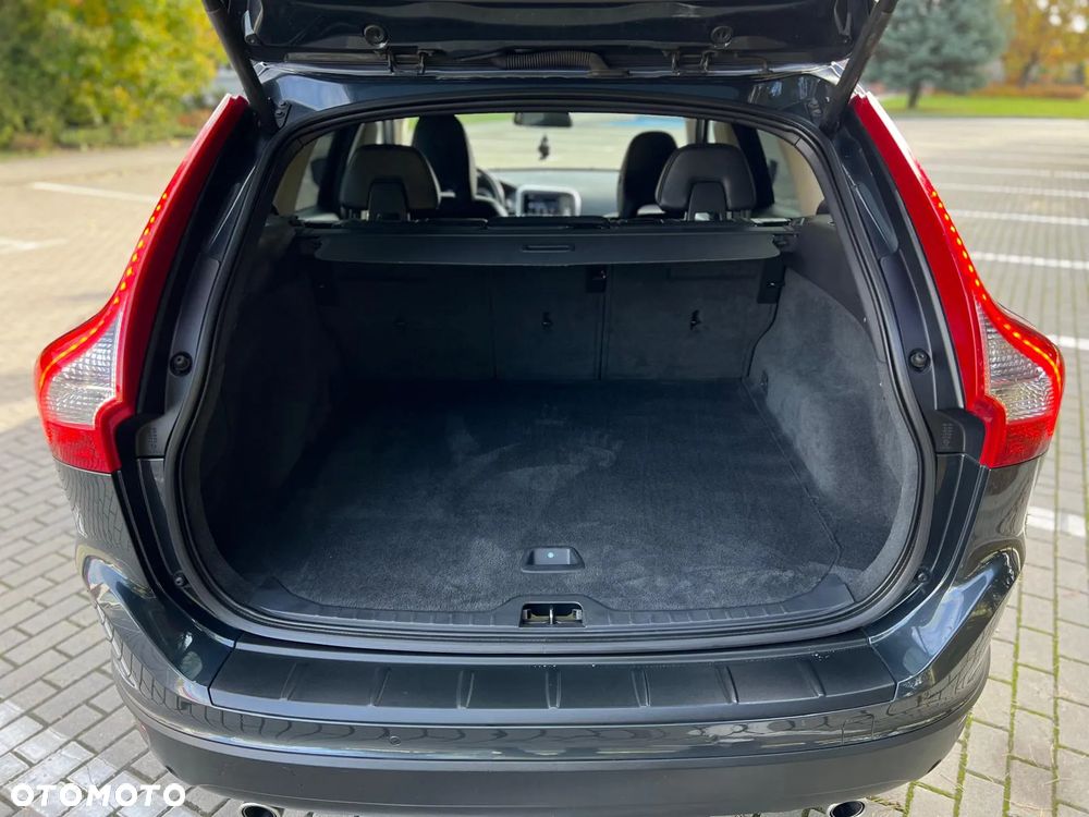 Volvo XC 60 D5 AWD Summum - 11