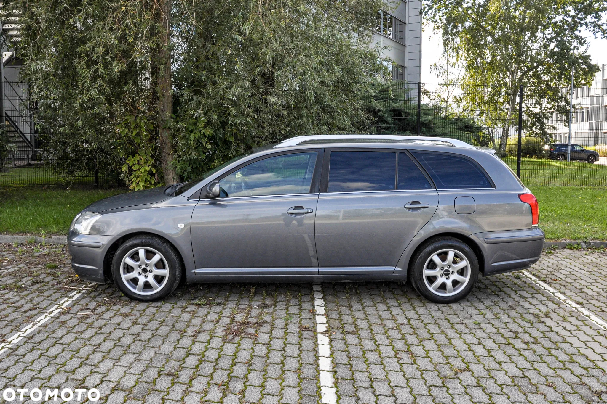 Toyota Avensis - 2
