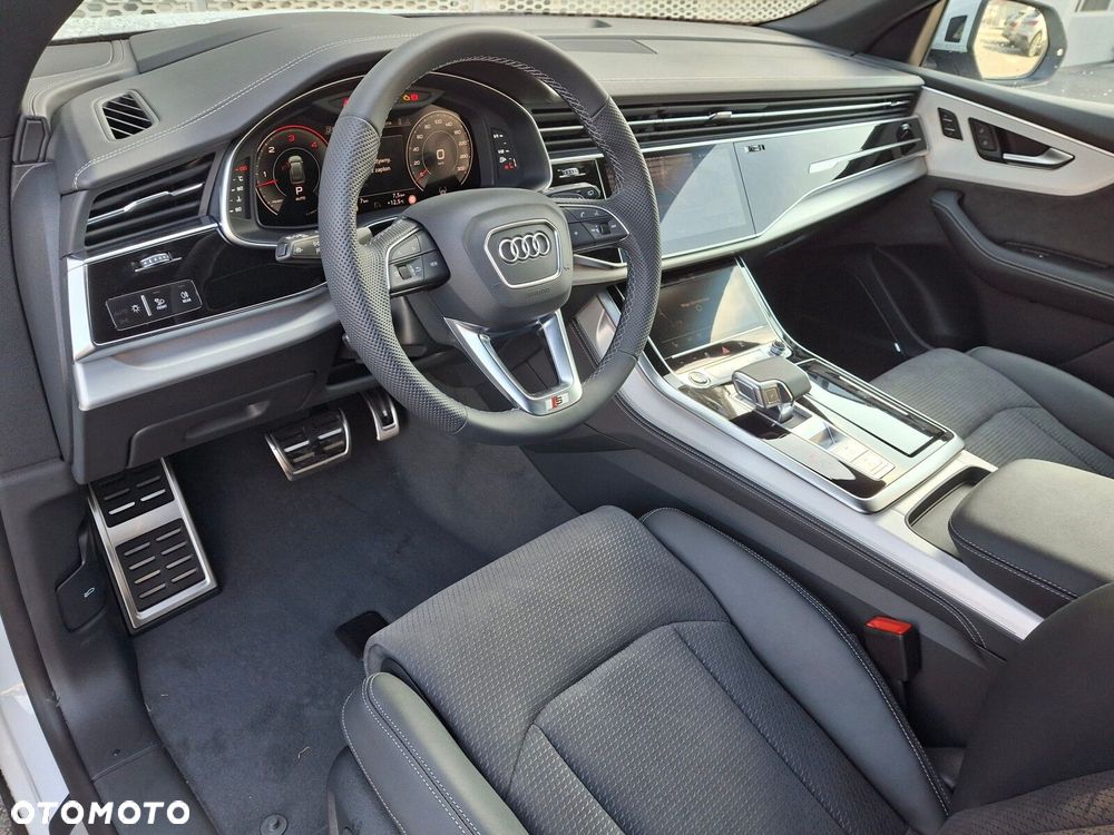 Audi Q8 - 11