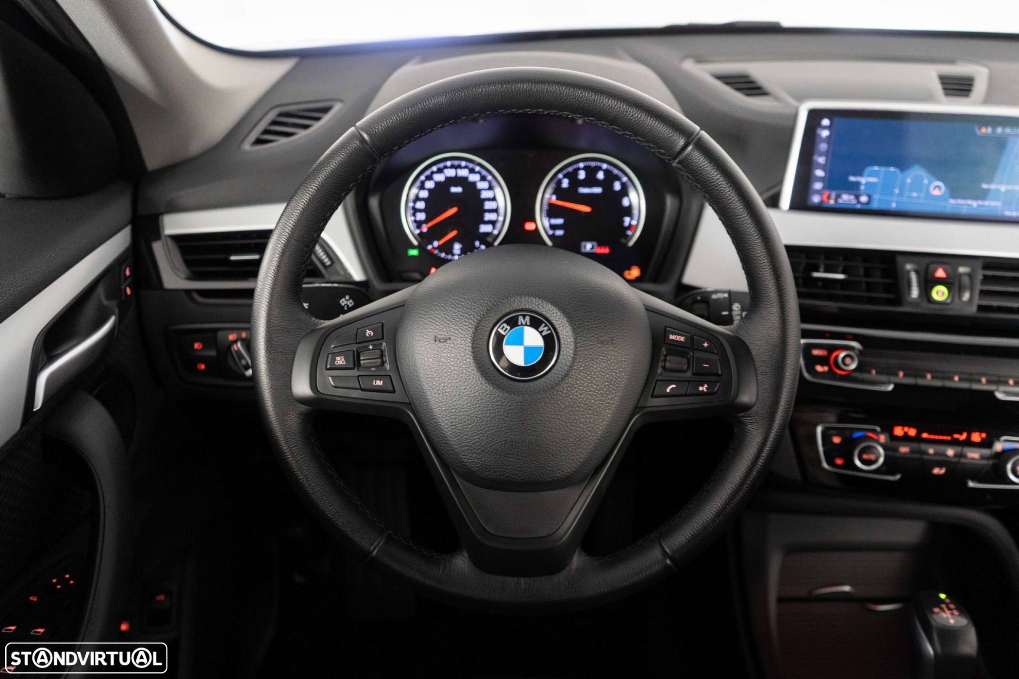 BMW X1 25 e xDrive Corporate Edition - 28