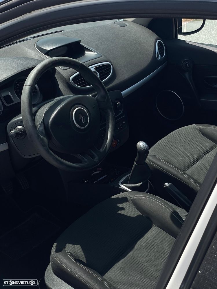 Renault Clio 1.5 dCi Dynamique S - 4