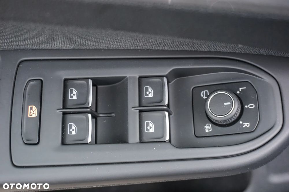 Volkswagen Golf VIII 1.5 eTSI EVO Life DSG - 21