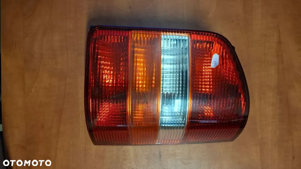 LAMPA PRAWY TYŁ VOLKSWAGEN T5 - 1