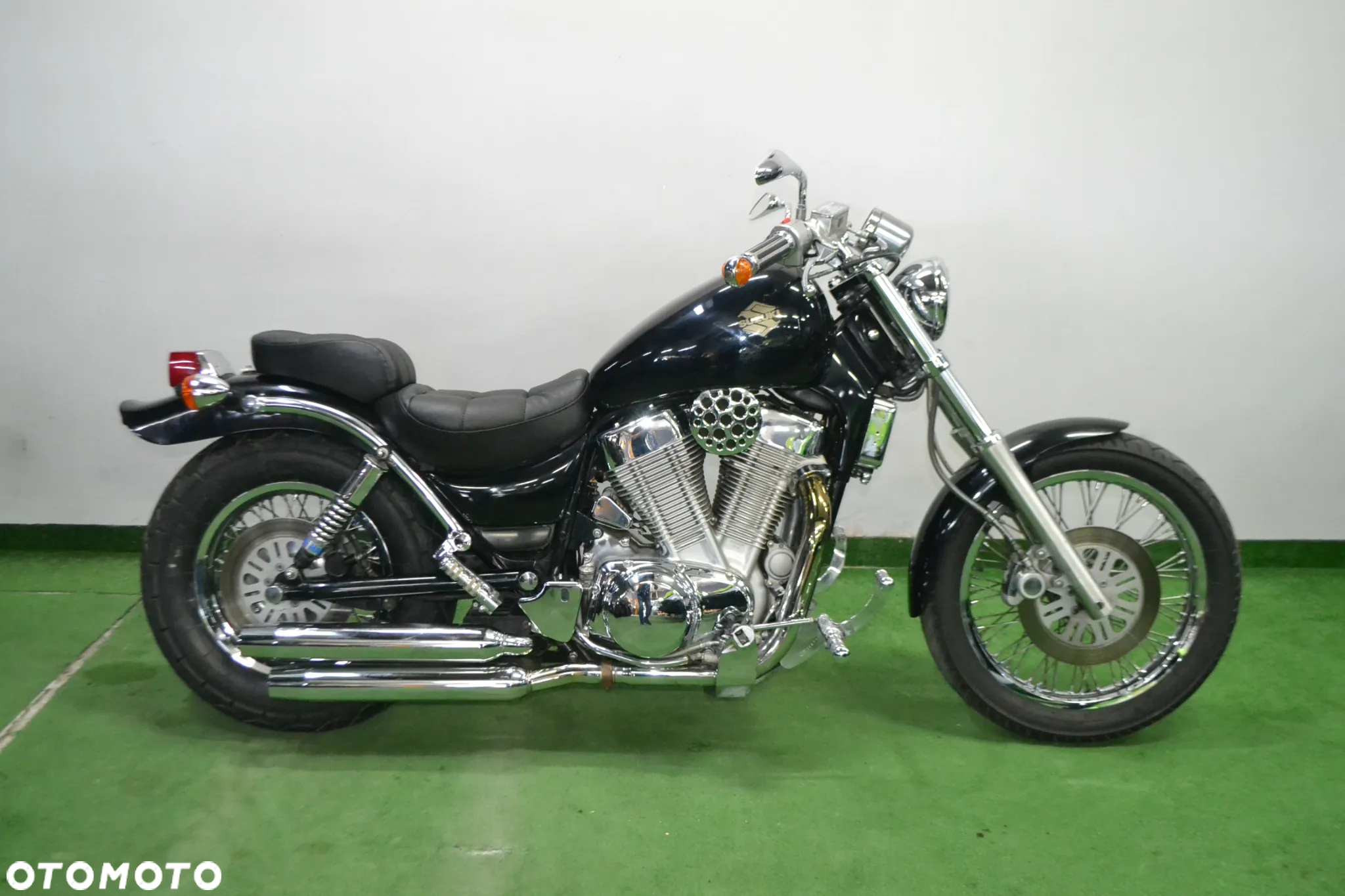 Suzuki Intruder - 2