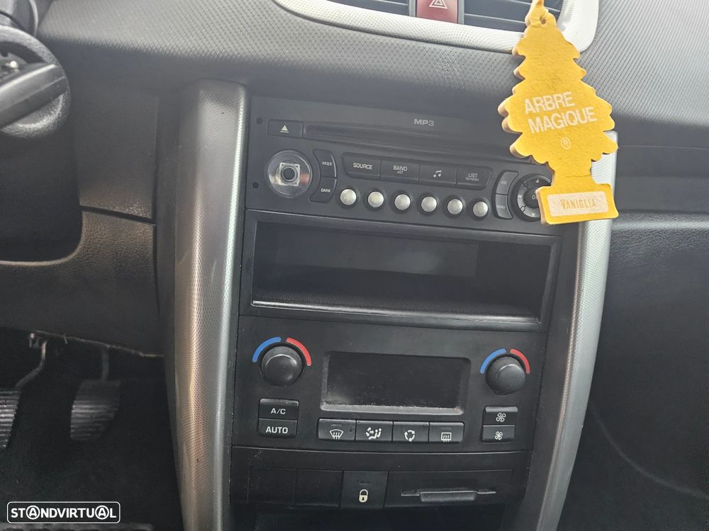 Peugeot 207 1.4 16V Trendy - 11