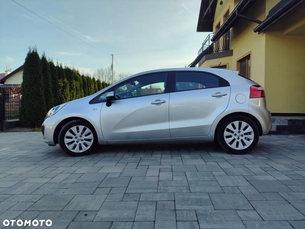 Kia Rio 1.4 L - 6