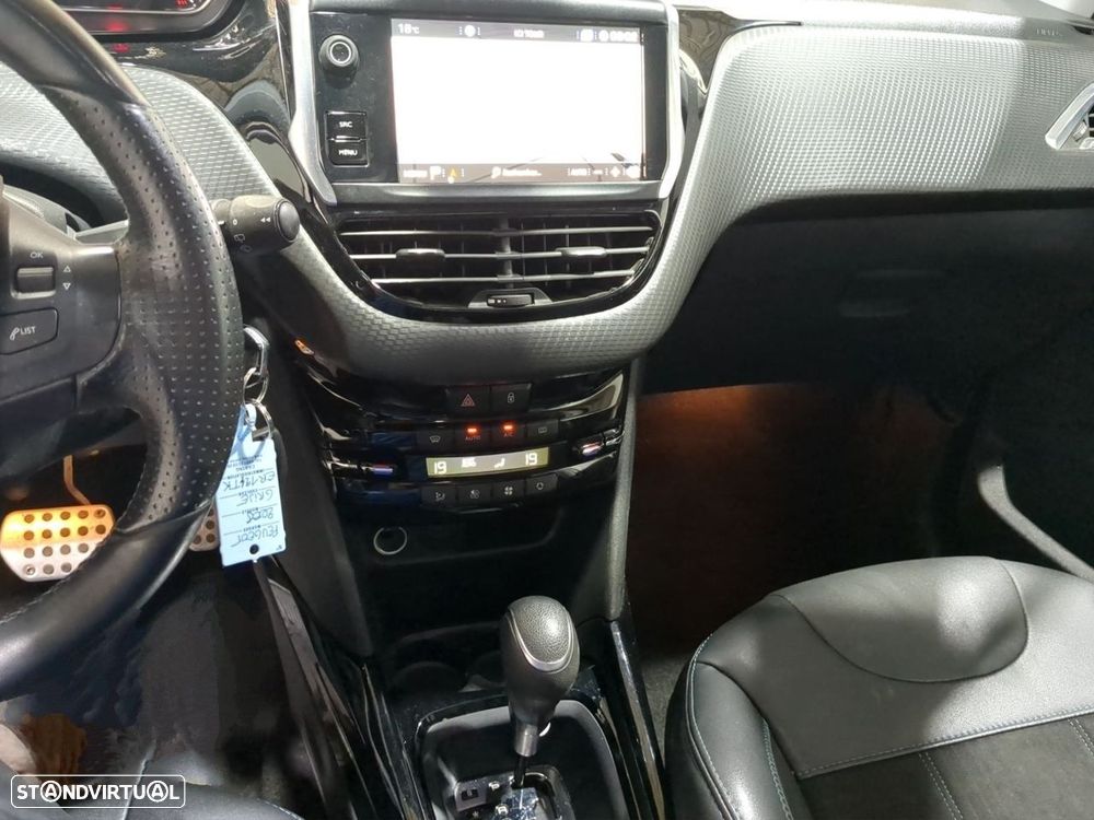 Peugeot 2008 1.2 PureTech Style - 9