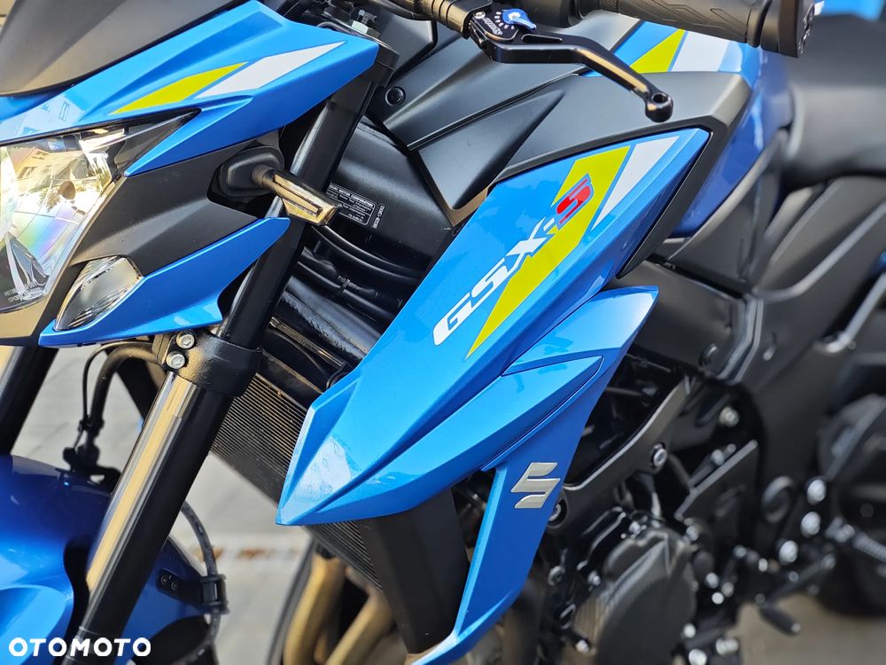 Suzuki GSX - 32