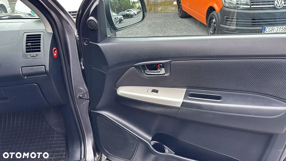 Toyota Hilux 4x4 Double Cab Life - 23