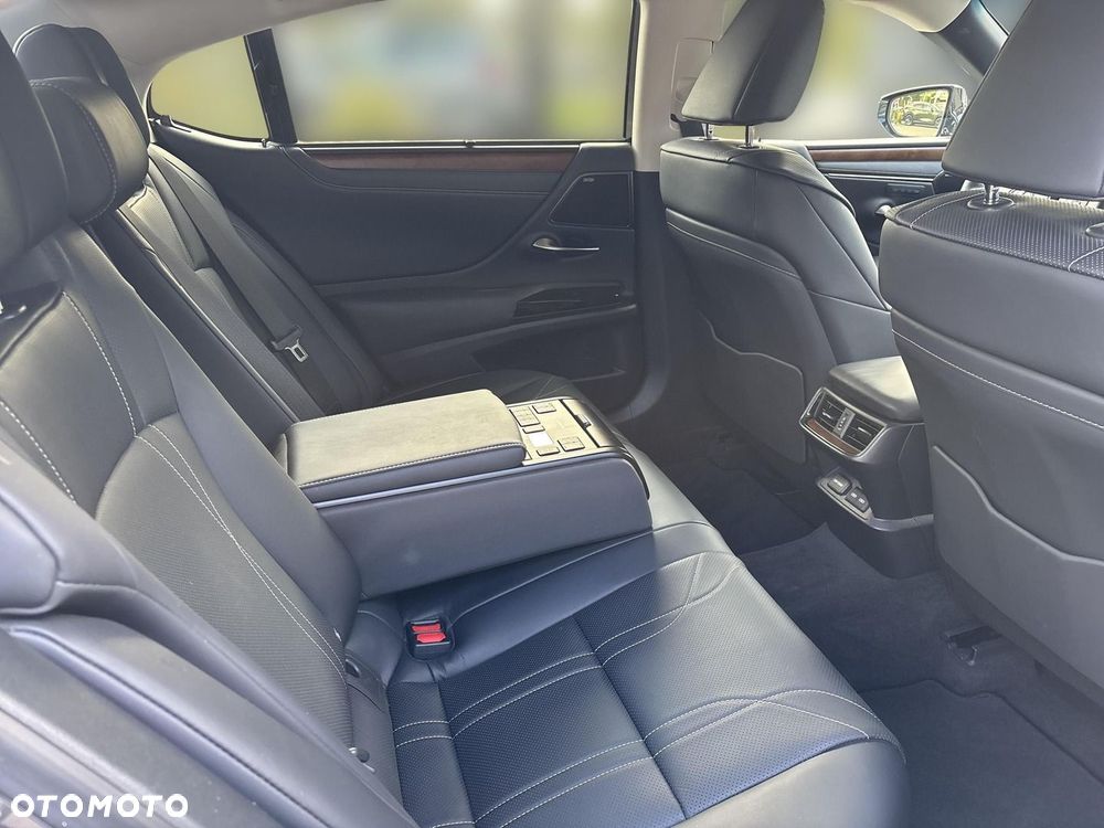 Lexus ES 300h Omotenashi - 25