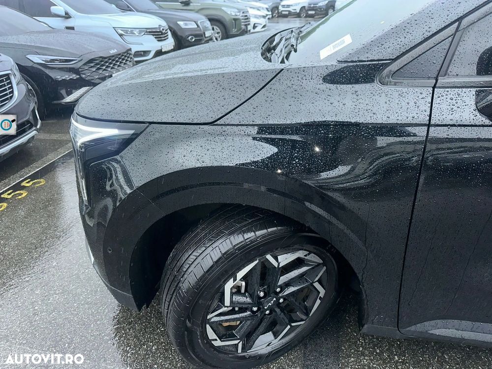 Kia Carnival - 8