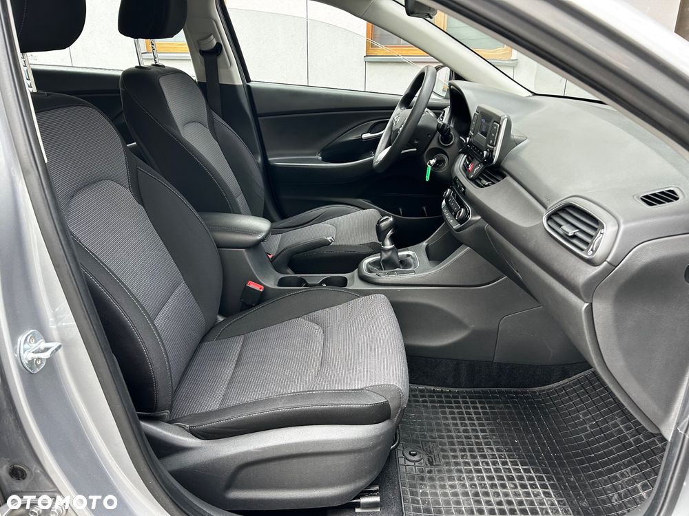 Hyundai i30 1.5 DPI Classic + - 19