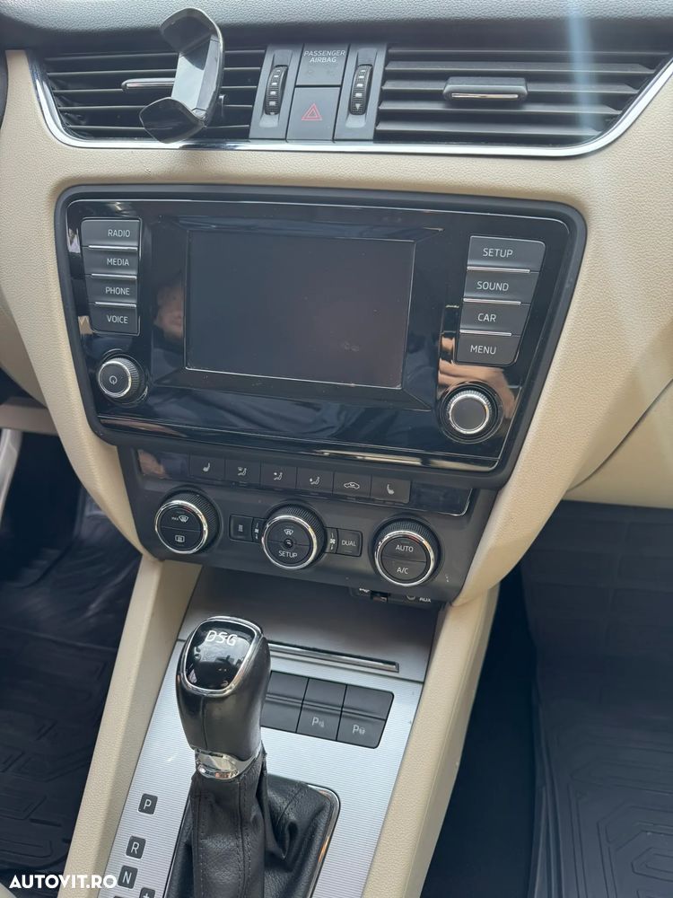 Skoda Octavia 2.0 TDI STYLE DSG - 12