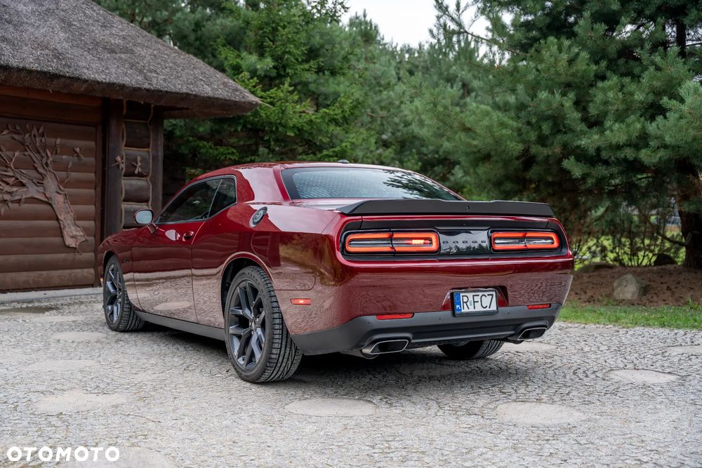 Dodge Challenger - 12