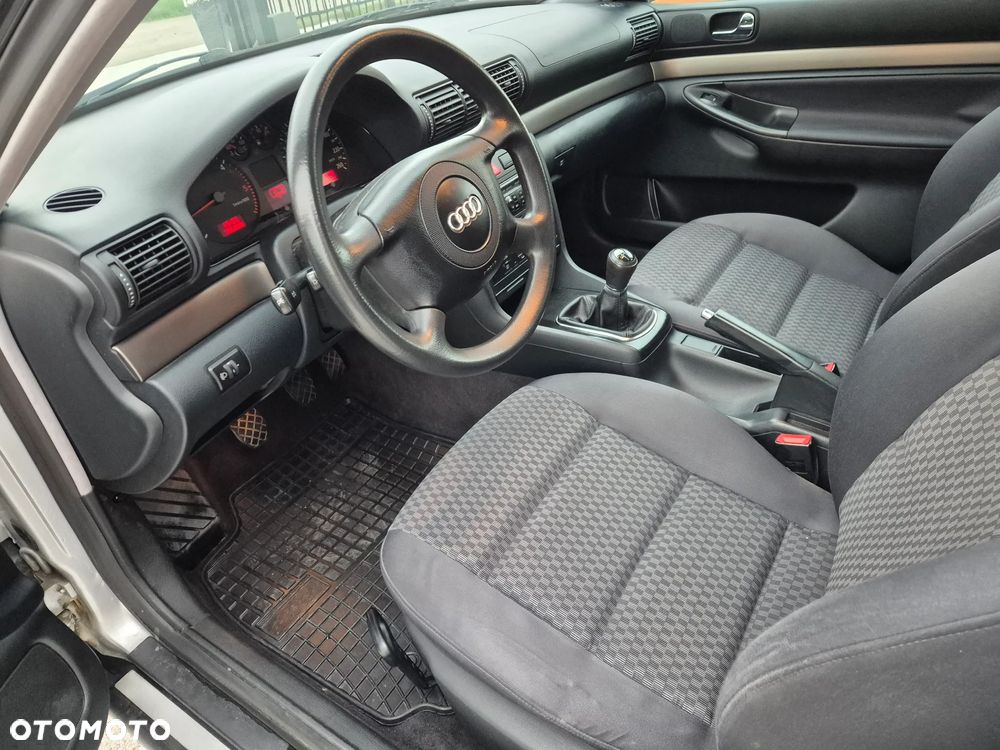 Audi A4 Limousine - 15