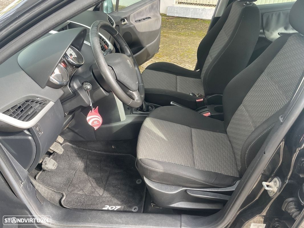 Peugeot 207 1.4 16V Active - 21