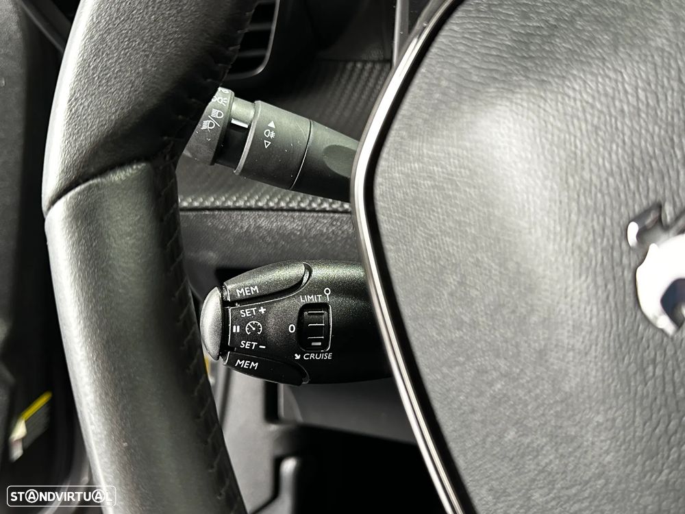 Peugeot 2008 1.5 BlueHDi Allure Pack - 23