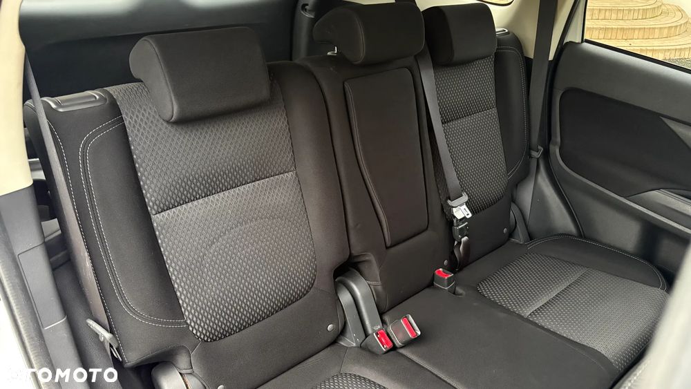 Mitsubishi Outlander 2.0 Intense 4WD CVT - 35