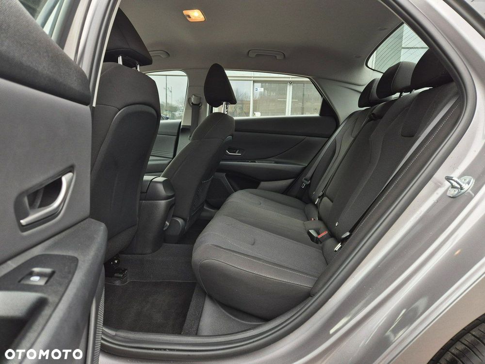 Hyundai Elantra - 15