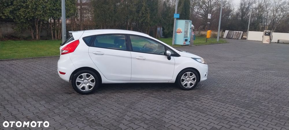Ford Fiesta 1.6 TDCi DPF Trend - 4