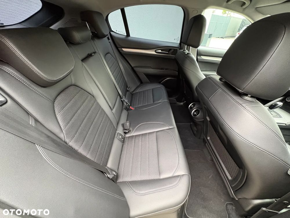 Alfa Romeo Stelvio 2.2 JTDM - 10