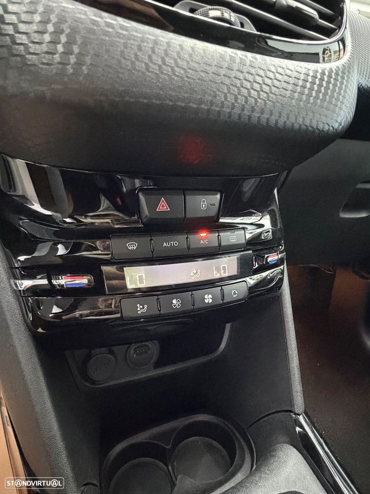Peugeot 2008 1.2 PureTech Allure - 14