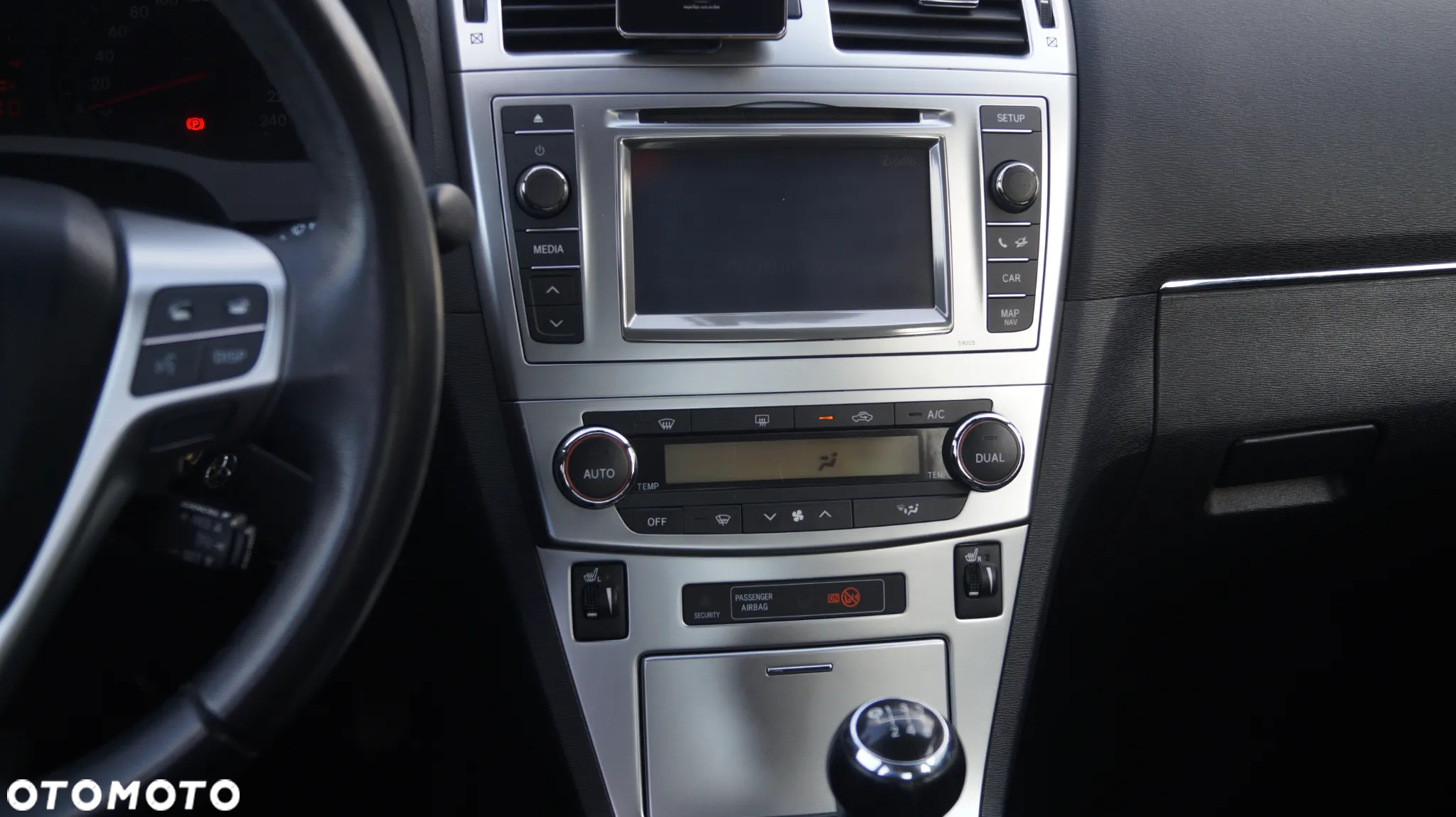 Toyota Avensis 1.8 Sol plus NAVI - 31