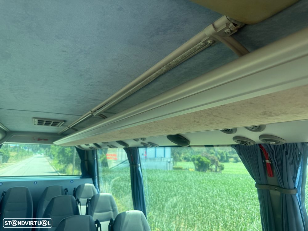 Volkswagen CRAFTER 2.5 TDI MINI BUS 16 Lugares - 22