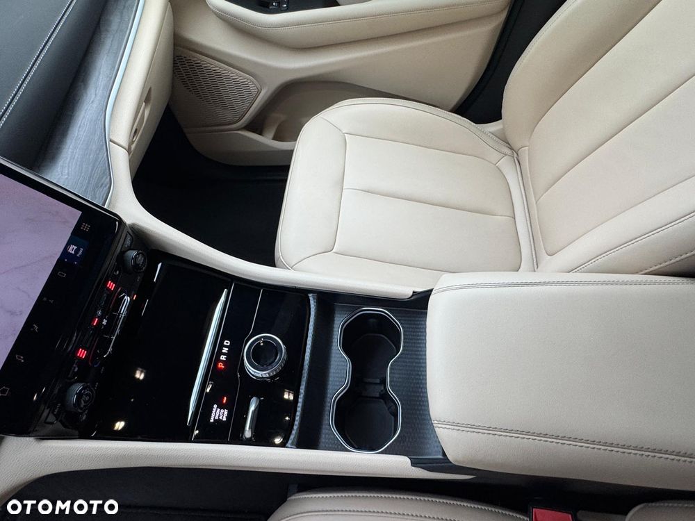 Jeep Grand Cherokee - 28