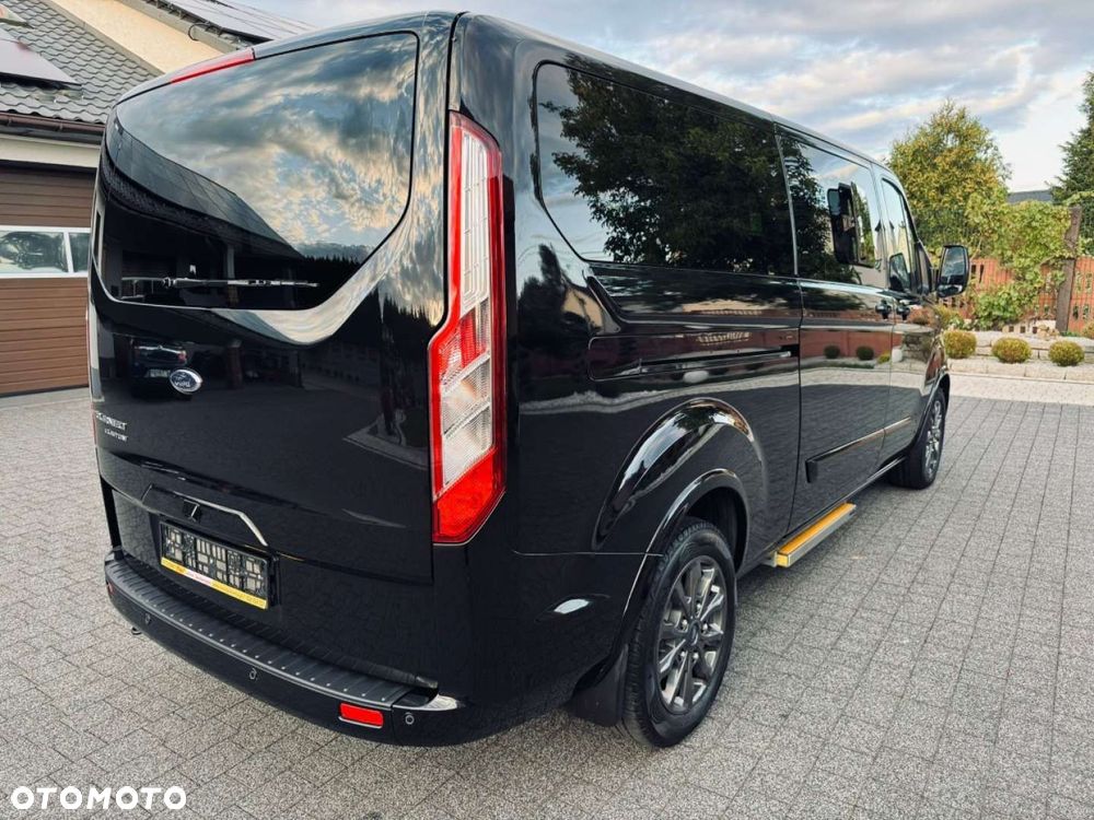 Ford Tourneo Custom - 32