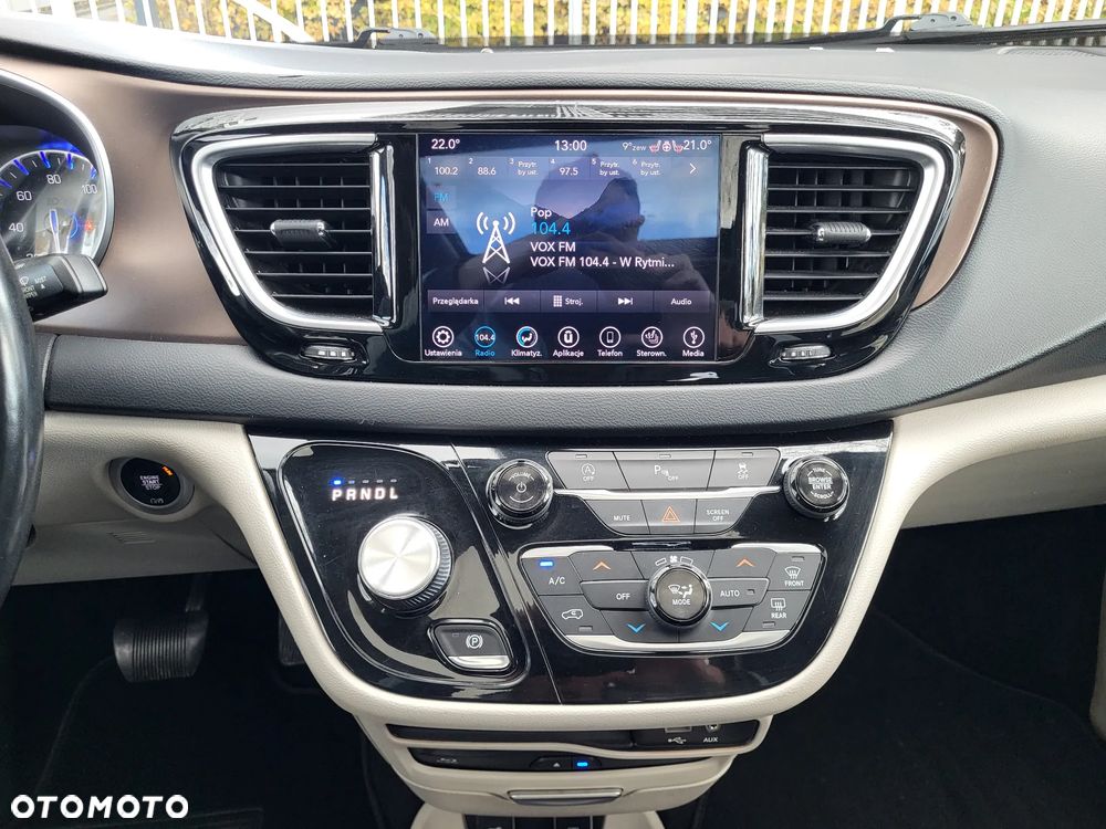 Chrysler Pacifica - 11