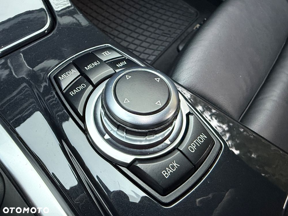 BMW Seria 5 525d xDrive - 16