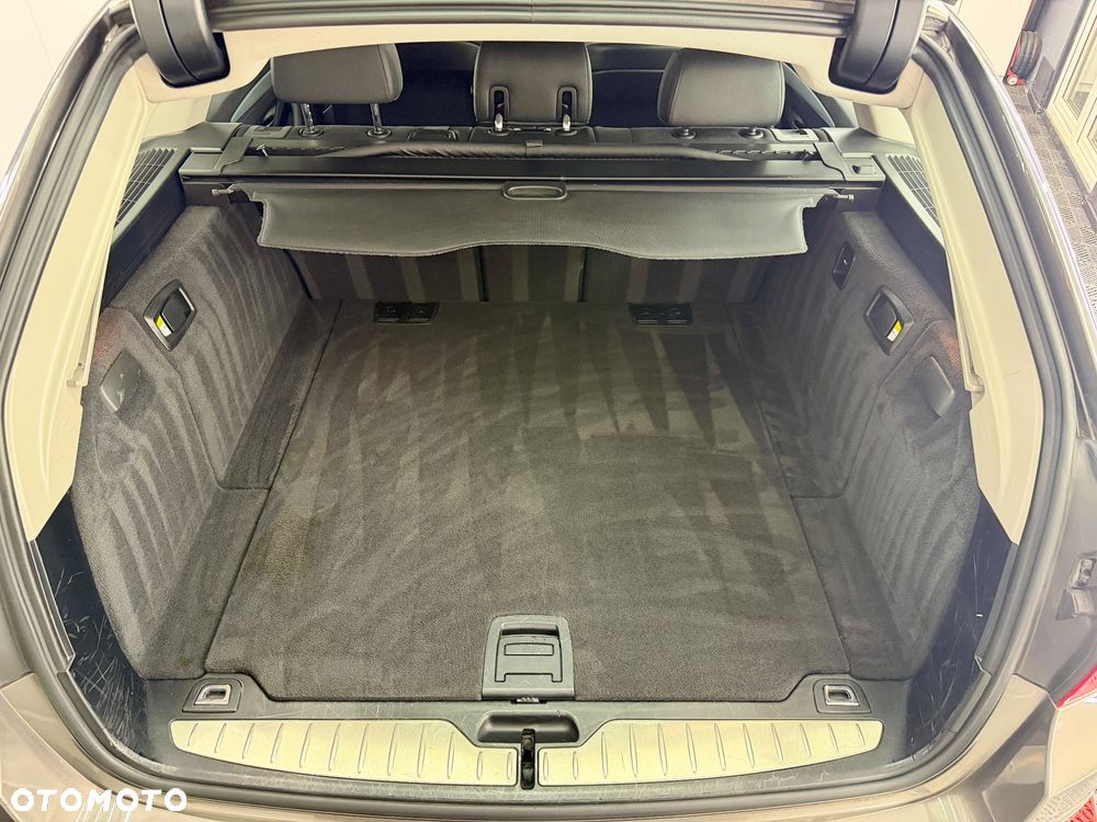BMW Seria 5 525d xDrive Sport-Aut - 22