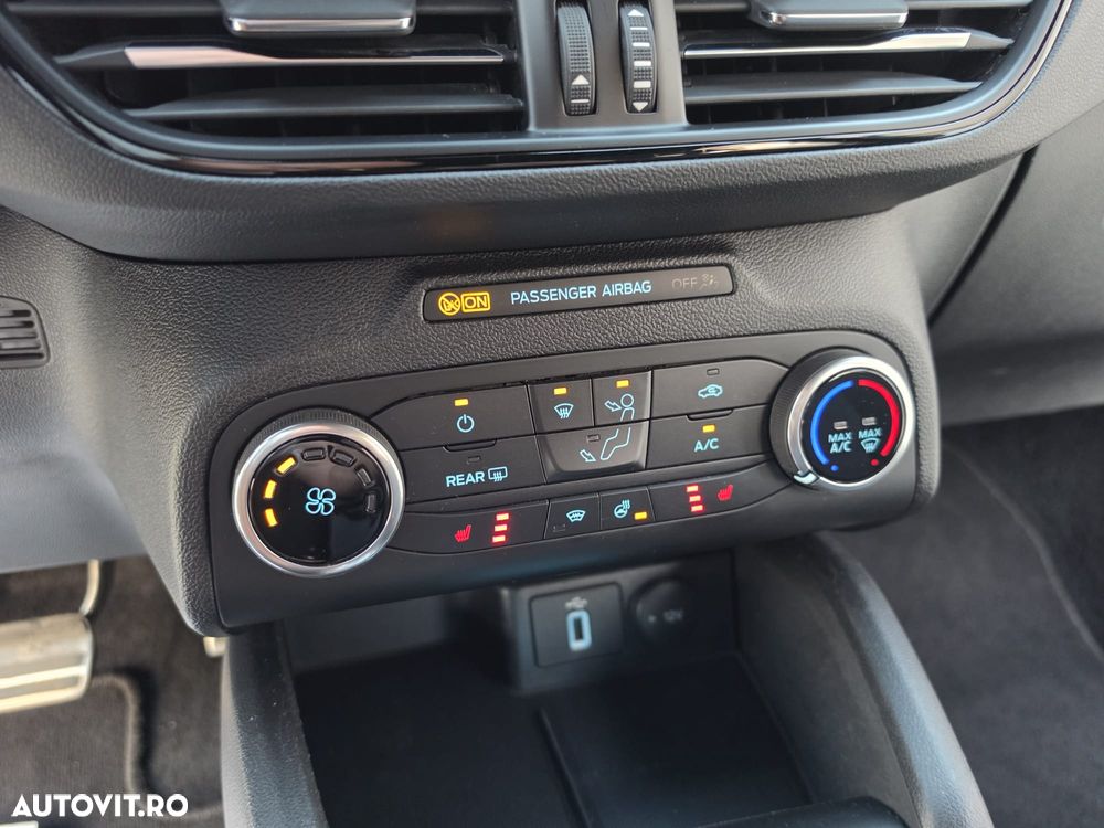 Ford Focus 1.5 EcoBoost ST-Line - 26